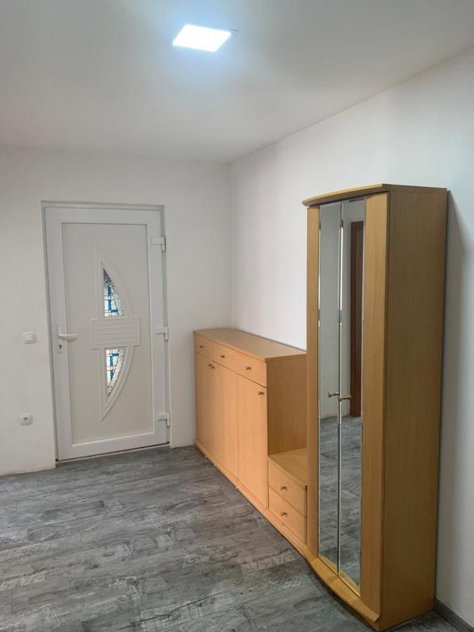 Apartment Roni Zara Esterno foto