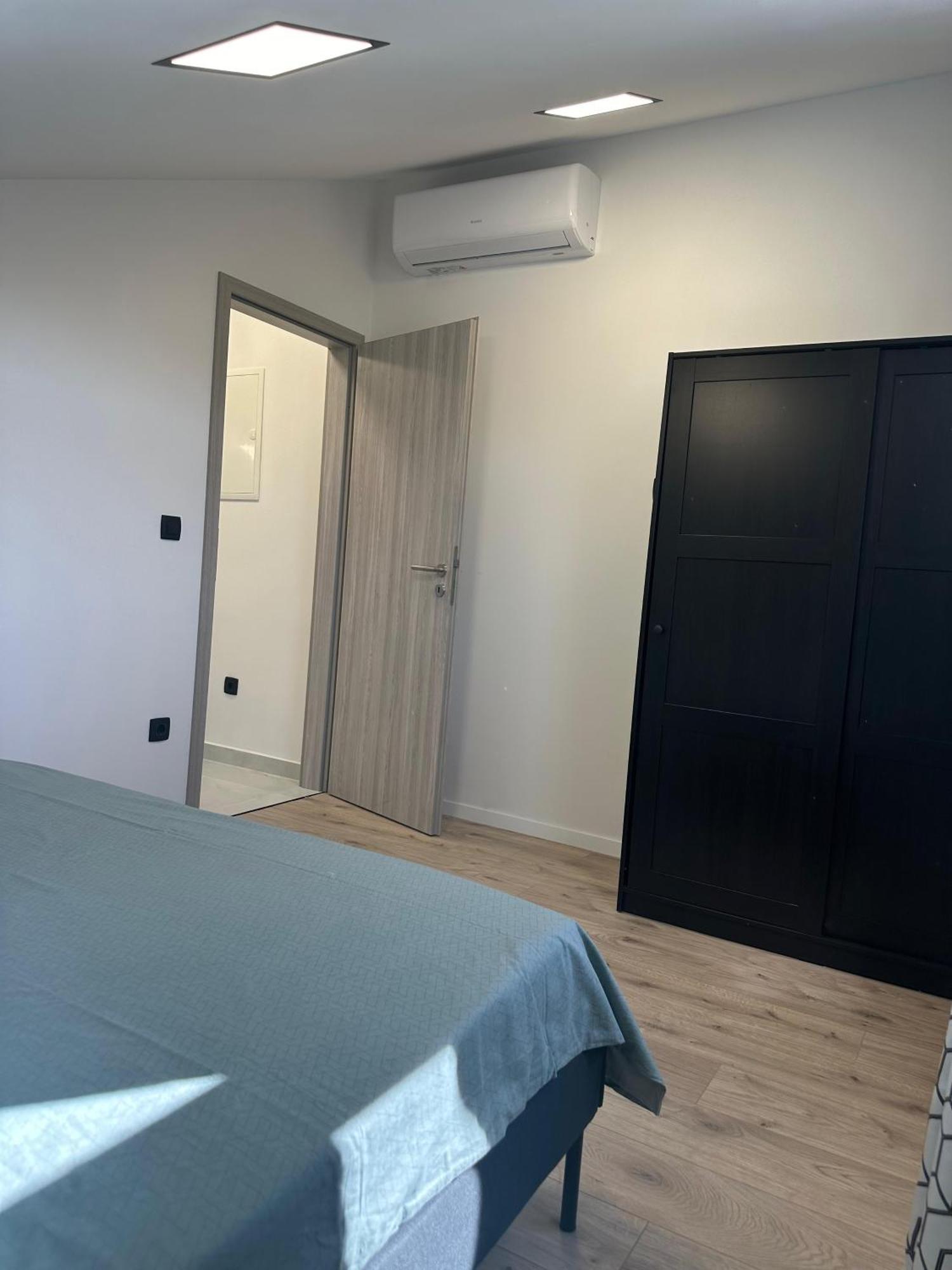 Apartment Roni Zara Esterno foto